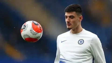 “湖人连败四场，詹姆斯东契奇双双缺席”